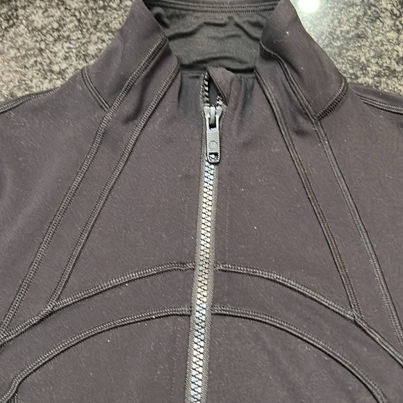 Lululemon Niki Defined cropped Jacket. Size 4. Ladies. WT245 - Picture 2 of 7